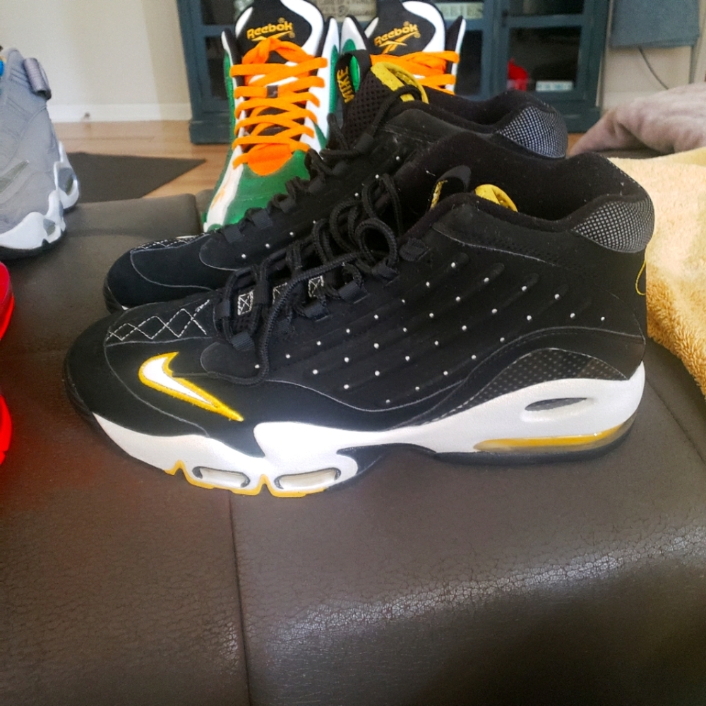 Men shoes size 12 Black and yellow Ken griffey jr
